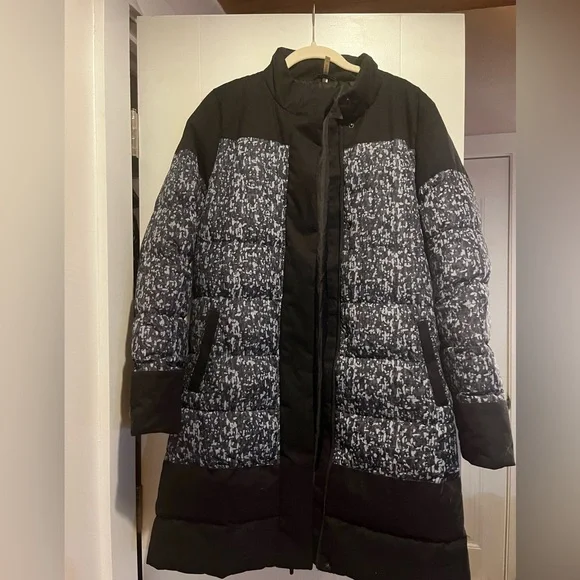 Gently used winter jacket. Size Medium. Long, very warm. - Picture 1 of 4